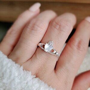 Women's 925 Sterling Silver Mother of Pearl Claddagh Irish Ring